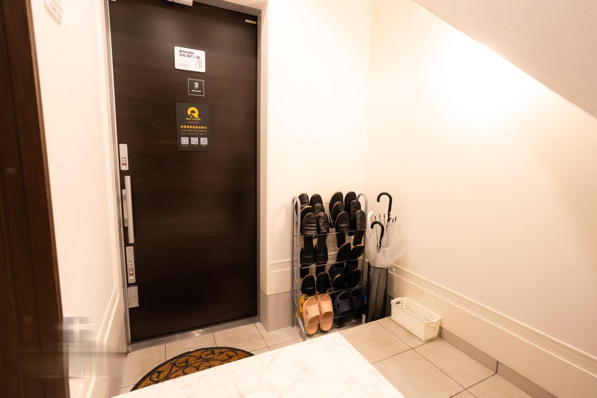 Apartemen Qiqi House まるごと新築一軒家宿 Spacious New Home, 8 Guests, Easy Airport & Access *