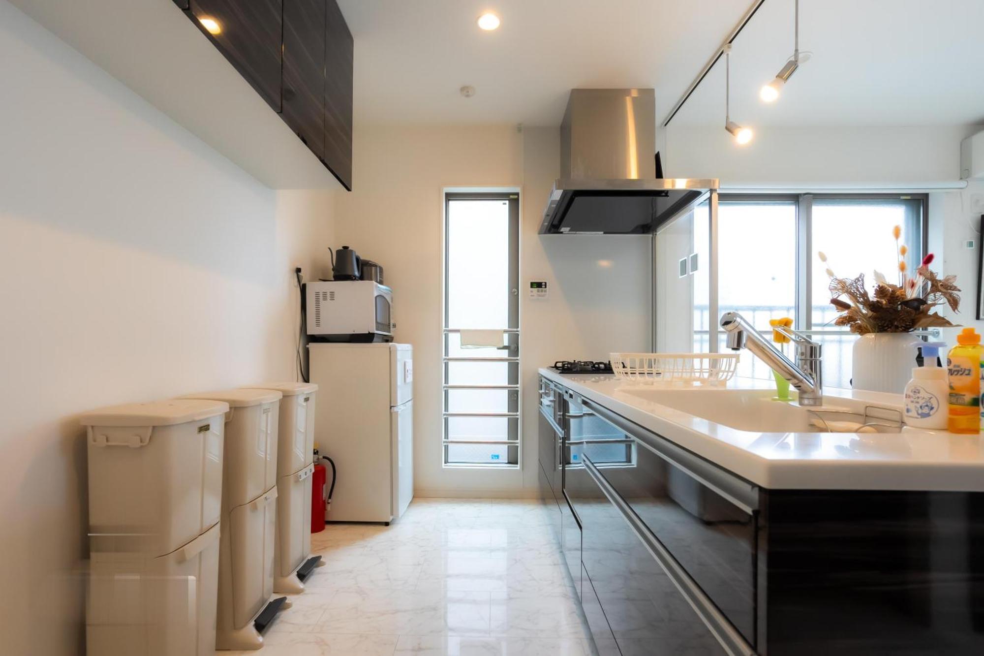Apartemen Qiqi House まるごと新築一軒家宿 Spacious New Home, 8 Guests, Easy Airport & Access Tokyo